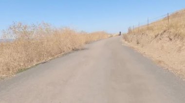 6-15-2024: Fremont, California, ABD: Bisiklet Alameda Deresi Yolu