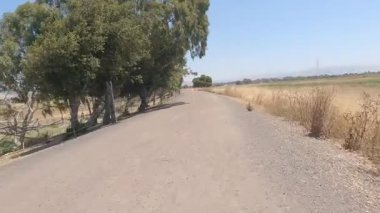 6-15-2024: Fremont, California, ABD: Bisiklet Alameda Deresi Yolu