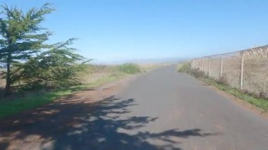 3-5-2023: Mendocino, California, ABD: Sahil boyunca bisiklet sürmek