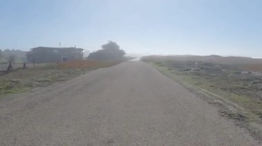 3-5-2023: Mendocino, California, ABD: Sahil boyunca bisiklet sürmek