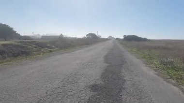 3-5-2023: Mendocino, California, ABD: Sahil boyunca bisiklet sürmek