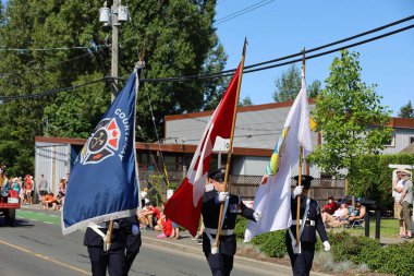 7-1-2025: Courtenay, British Columbia, Kanada: Kanada Günü Geçidi