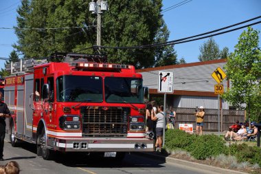 7-1-2025: Courtenay, British Columbia, Kanada: Kanada Günü Geçidi