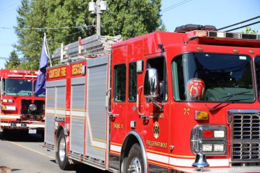 7-1-2025: Courtenay, British Columbia, Kanada: Kanada Günü Geçidi