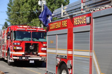 7-1-2025: Courtenay, British Columbia, Kanada: Kanada Günü Geçidi