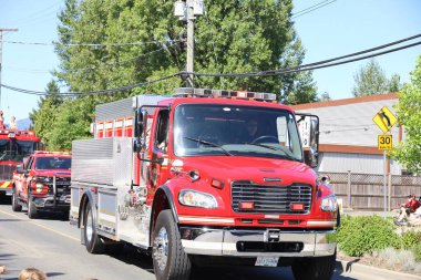 7-1-2025: Courtenay, British Columbia, Kanada: Kanada Günü Geçidi