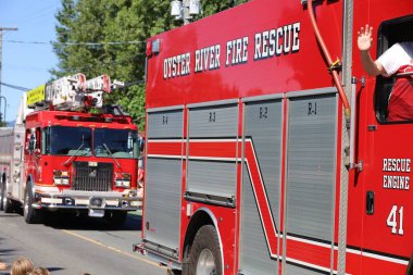 7-1-2025: Courtenay, British Columbia, Kanada: Kanada Günü Geçidi