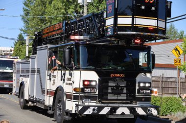 7-1-2025: Courtenay, British Columbia, Kanada: Kanada Günü Geçidi