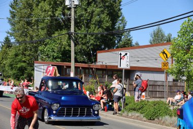7-1-2025: Courtenay, British Columbia, Kanada: Kanada Günü Geçidi