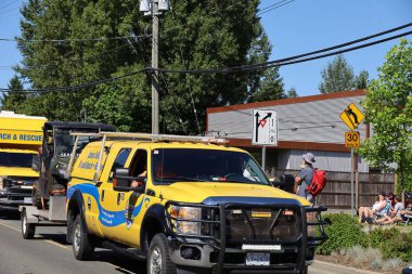 7-1-2025: Courtenay, British Columbia, Kanada: Kanada Günü Geçidi