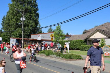 7-1-2025: Courtenay, British Columbia, Kanada: Kanada Günü Geçidi