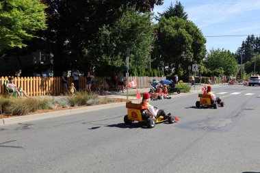 7-1-2025: Courtenay, British Columbia, Kanada: Kanada Günü Geçidi