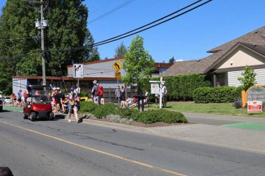 7-1-2025: Courtenay, British Columbia, Kanada: Kanada Günü Geçidi