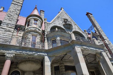 7-6-2025 Victoria, İngiliz Kolombiyası. Kanada: Victoria, British Columbia, Kanada 'daki Craigdarroch kalesi