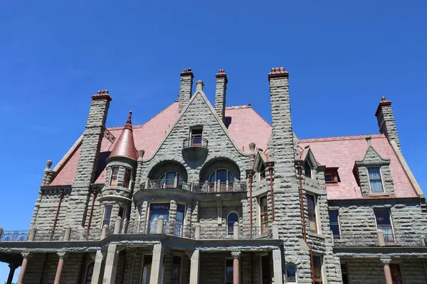 7-6-2025 Victoria, İngiliz Kolombiyası. Kanada: Victoria, British Columbia, Kanada 'daki Craigdarroch kalesi