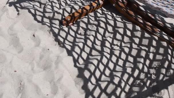 Net Pattern Shadows Rope Hammock Swinging Clean Beach Sand Silhouette — Stockvideo
