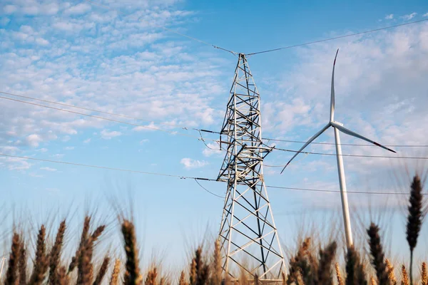 Ветряная Мельница Производит Чистую Энергию Экологически Чистый Ветрогенератор Создает Природного Стоковое Изображение
