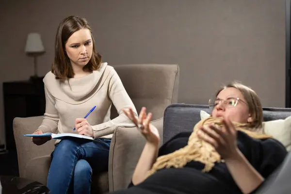 Psychologist Doctor Listens Concerns Problems Education Makes Notes Client Frustrations — Stock Photo, Image
