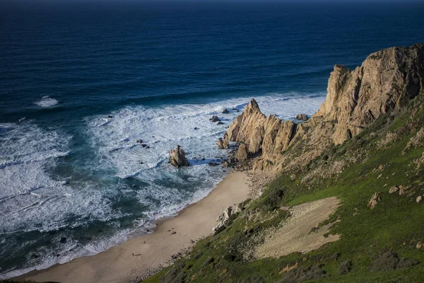 シントラの大西洋岸の岩やサーフィン ポルトガル — ストック写真