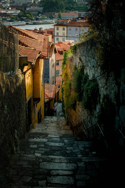 葡萄牙波尔图Ribeira区狭窄的街道 — 图库照片