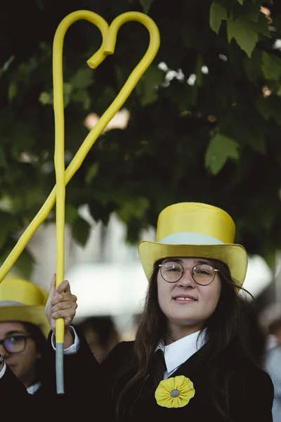 Portugal May 2023 Porto Queima Das Fitas Parade 葡萄牙大学生的年度庆典 毕业生们都戴着一顶帽子和一根手杖 — 图库照片