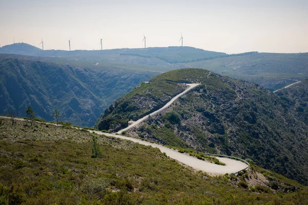 Widok Serpentynową Drogę Gór Północnej Portugalii — Zdjęcie stockowe