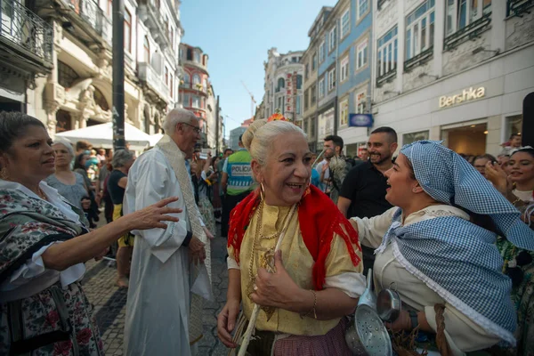 Portugal Yul 2022年 庆祝圣若昂俄罗斯节期间 是仲夏圣约翰前夕的一个节日 英译汉1 这个城市已经有六百多年的历史了 — 图库照片