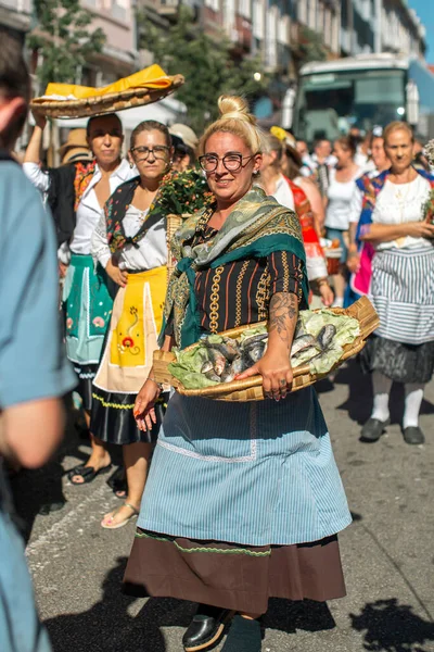 ポルト ポルトガル ユール1 2023年 聖ヨハネ祭りの週を閉じると 人気のある行進は 街の通りに連れて行きます ポルトでは6世紀以上前から祭りが行われている — ストック写真