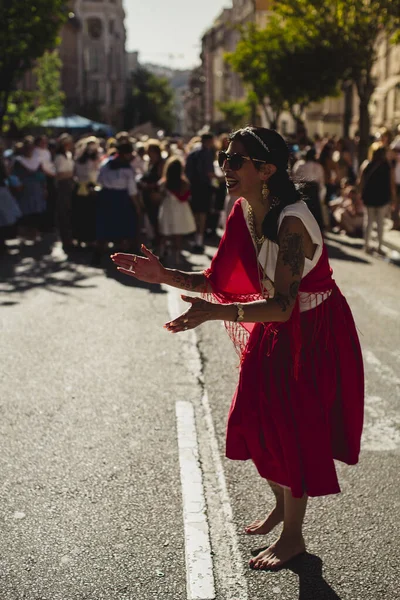 Portugal Yul 2023年 在圣约翰节的一个星期结束时 受欢迎的游行示威也被俄罗斯人带到了城市的街道上 在波尔图已经举行了六百多年的祭祀 — 图库照片