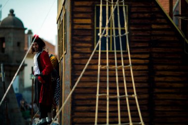 PORTO, PORTUGAL - 9 Temmuz 2023: Matosinhos Kalesi 'nde düzenlenen Korsanlar Leca da Palmeira festivalinde. Tarihi ve kültürel mirası korumak için belediye tarafından düzenlenmiştir..