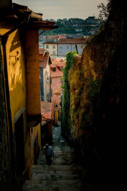 Ribeira 'nın dar sokakları, Porto, Portekiz.