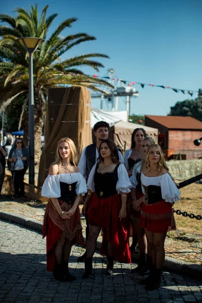PORTO, PORTUGAL - 7 Temmuz 2023: Matosinhos Kalesi 'nde düzenlenen Korsanlar Leca da Palmeira festivalinde. Tarihi ve kültürel mirası korumak için belediye tarafından düzenlenmiştir..