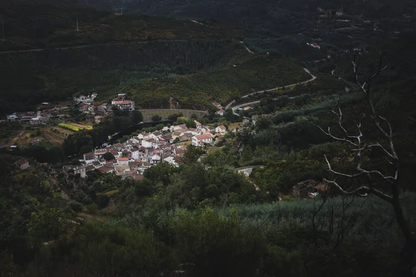葡萄牙Serra Estrela山脚下的一个小村庄 — 图库照片