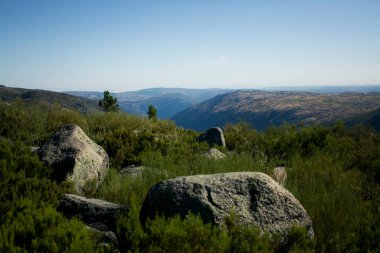 Portekiz 'deki Serra da Estrela dağlarının manzarası. 