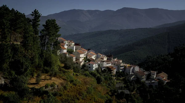 Uitzicht Het Rustige Dorpje Uitlopers Van Serra Estrela Portugal — Stockfoto