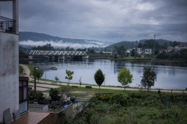 İspanya, Pontevedra 'daki Verdugo nehirlerinin manzarası.