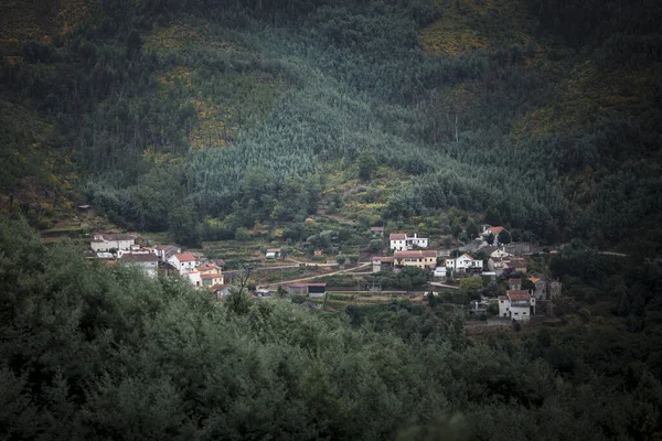 Ein Dorf Einem Nebligen Morgen Der Serra Estrela Portugal — Stockfoto