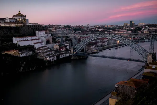 Douro河和Dom Luis桥景观 葡萄牙波尔图 图库图片