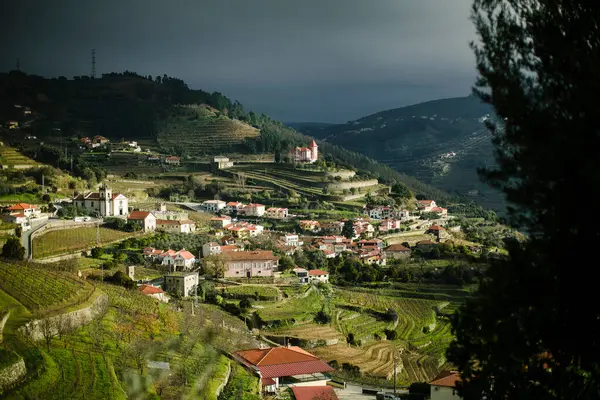 Vista Uma Aldeia Nas Colinas Vale Douro Amanhecer Portugal Imagem De Stock