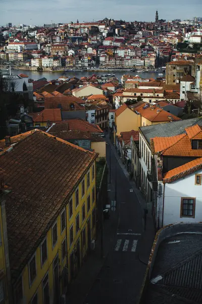 Blick Auf Die Vila Nova Gaia Mit Dem Douro Fluss lizenzfreie Stockbilder