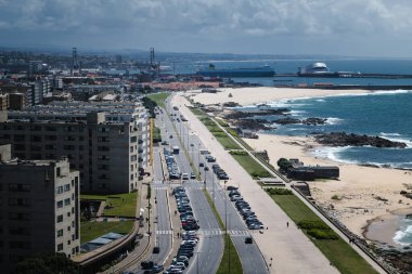 Portekiz 'in Porto limanının yakınındaki rıhtım manzarası..