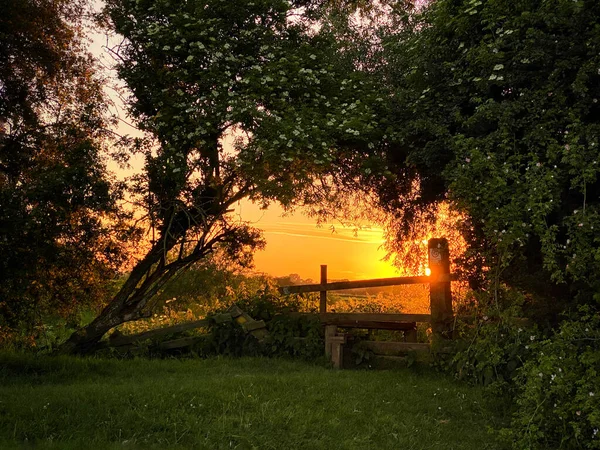 Coucher Soleil Sur Piquet Bois Ressemble Porte Monde Contes Fées — Photo