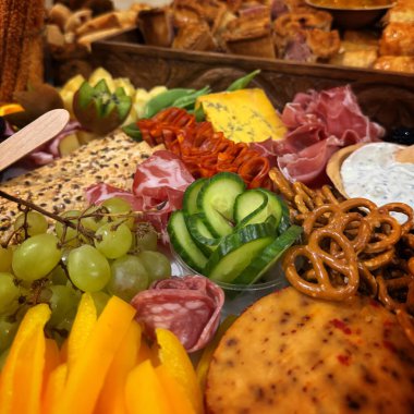 Salatalık bile çok güzel sunulmuş. 