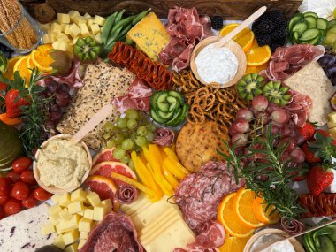 Otlama masasına bakıyorum. 