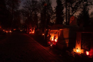 Lviv, Ukrayna - 1 Kasım 2022: Lychakiv Devlet Tarih ve Kültür Müzesi-Koruma Lviv, Ukrayna 'da Gece Azizler Günü