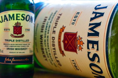 Dublin, İrlanda - 24 Aralık 2022 Jameson İrlanda viskisi. Yeni Jameson Orijinal etiket