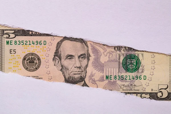 为设计目的撕破的纸孔中的5美元钞票 — 图库照片