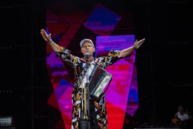 Lviv, Ukrayna - 14 Ağustos 2021: Ukrayna Şarkı Projesi 2021. Ukraynalı grup Vopli Vidopliassova (VV)