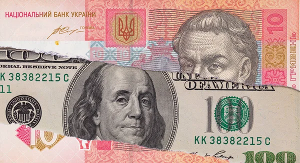 Τραπεζογραμμάτιο 100 Δολαρίων Μέσω Σχισθέντος Τραπεζογραμματίου Ουκρανικών Εθνικού Νομίσματος Για — Φωτογραφία Αρχείου