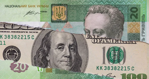 为设计目的通过撕破的20个乌拉圭语Hryvnia钞票发行100美元钞票 — 图库照片